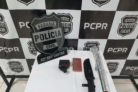 Foragido da justiça mente o nome para a policia, mas acaba preso com drogas