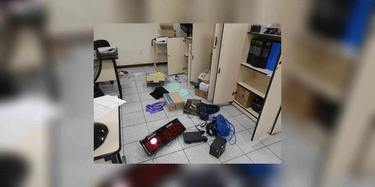 Ladrão é preso depois de invadir agencia do trabalhador na madrugada