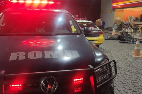 Homem é assassinado com 15 tiros em pátio de posto de combustível na RMC