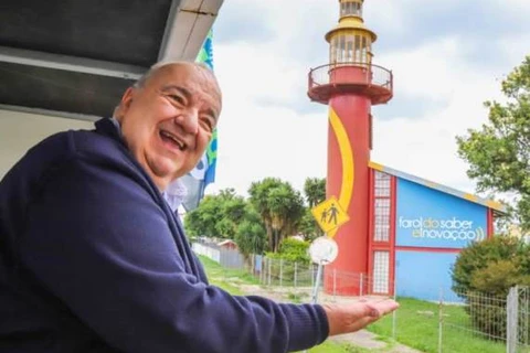 Rafael Grega é reeleito prefeito de Curitiba