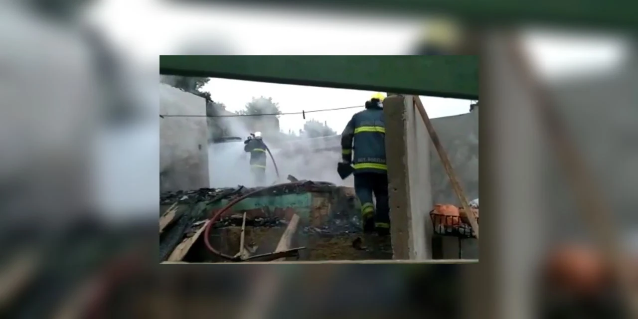 Rapaz inconformado com término do relacionamento coloca fogo na casa da ex-namorada