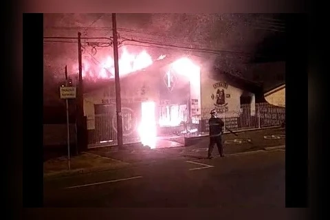 Sede dos Abutre´s é destruída pelo  fogo em PG