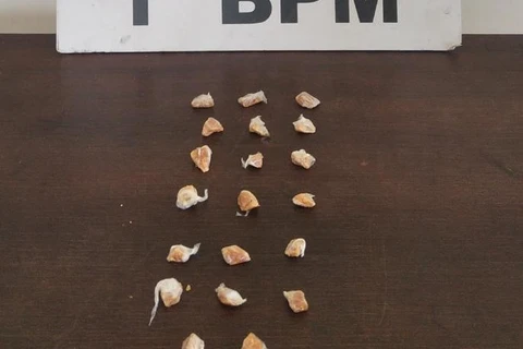 Homem tenta fugir, mas acaba preso com drogas, no centro