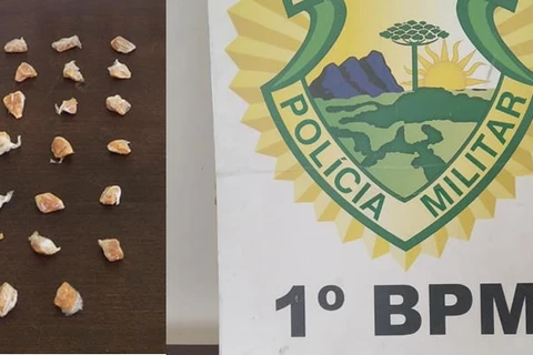 Rapaz investe contra policiais e é descoberto com crack em PG