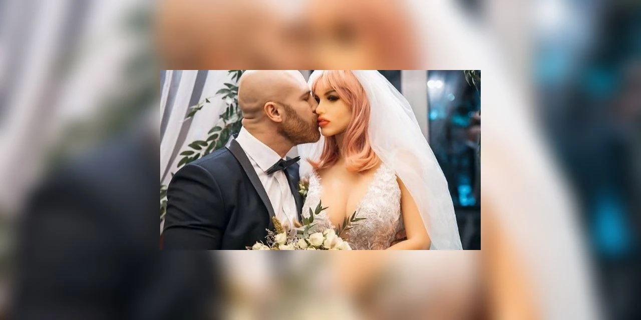 Fisiculturista se casa com boneca hiper-realista: 'Casais precisam falar menos'