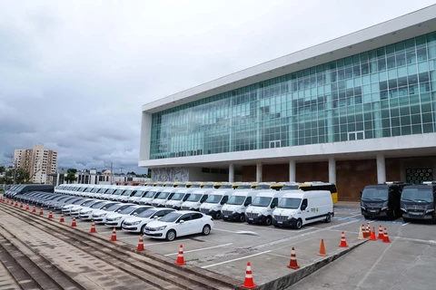 Governador entrega  mais de 60 veículos  para forças de segurança do Estado