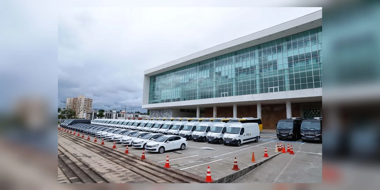 Governador entrega  mais de 60 veículos  para forças de segurança do Estado