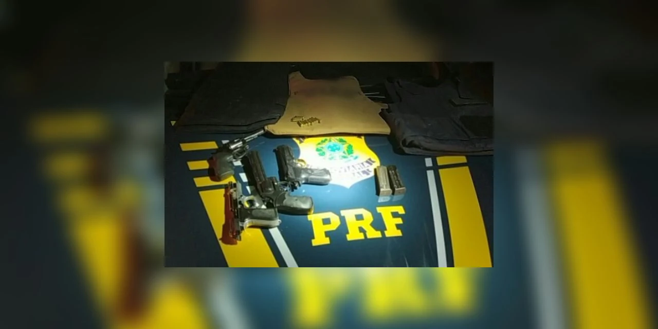 Quadrilha suspeita de assaltar ônibus de turismo é desmantelada no Paraná