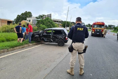 Casal fica gravemente ferido após acidente na Souza Naves