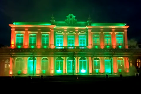 Estação Saudade ganha show de luzes