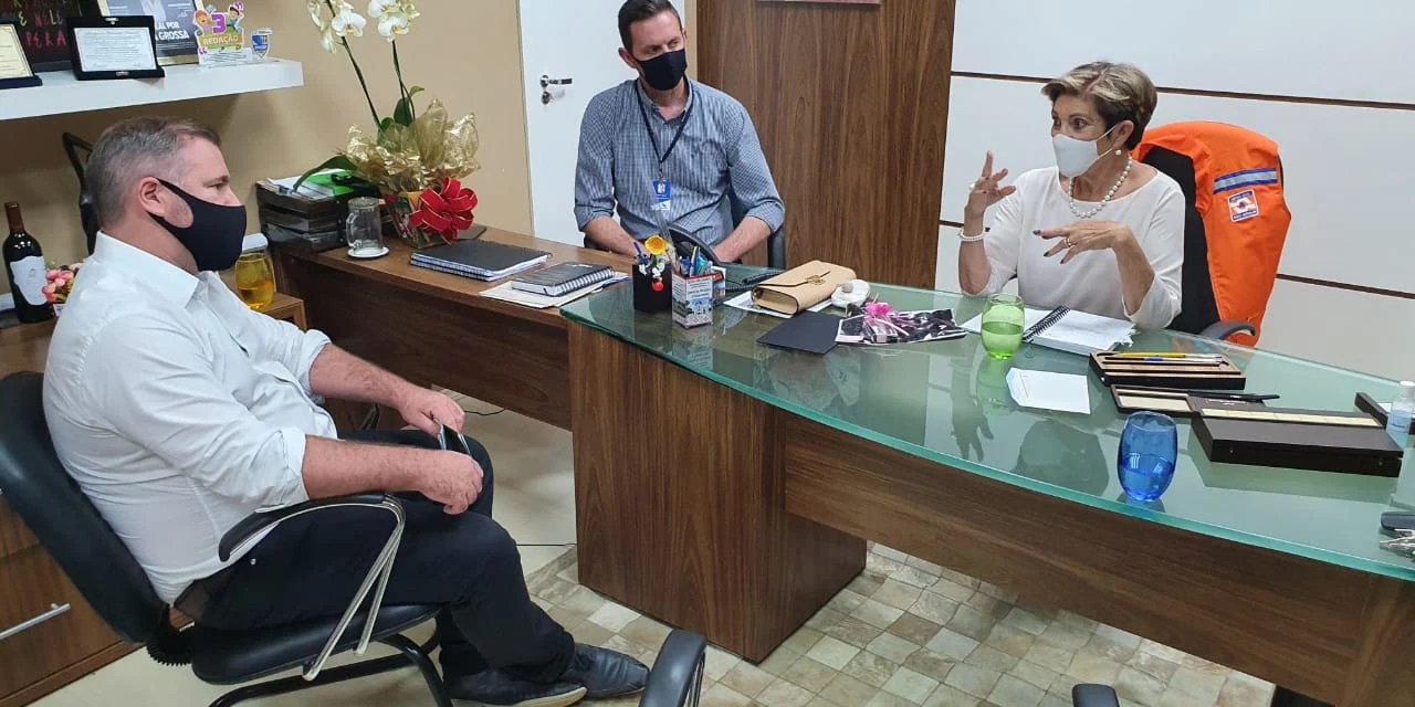 Elizabeth Schmidt recebe visita do deputado Emerson Bacil