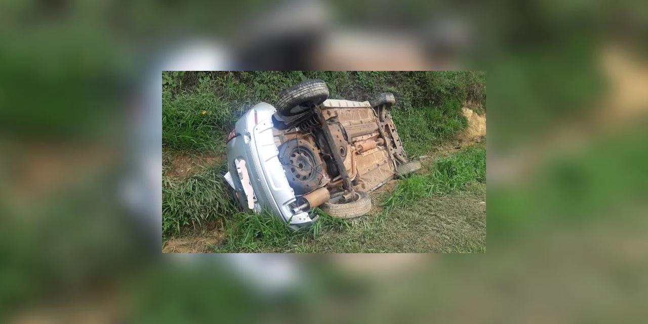 Criança na cadeirinha sai ilesa de acidente que deixou dois feridos