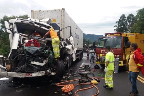 Motorista fica preso as ferragens após acidente grave em Ortigueira