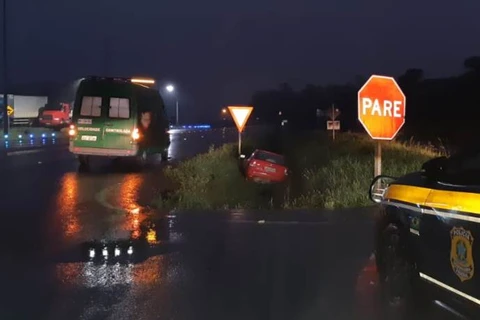 Motorista dirigindo embriagado causa acidente e vai preso, em Irati