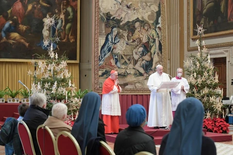 Papa pede ajuda aos pobres e vacina para todos em mensagem de Natal