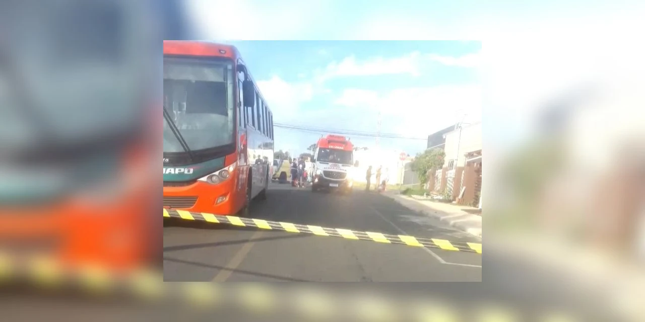 Criança morre após ser atropelada por ônibus em Carambeí