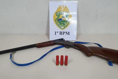 Homem é detido com espingarda após ameaçar a família em PG