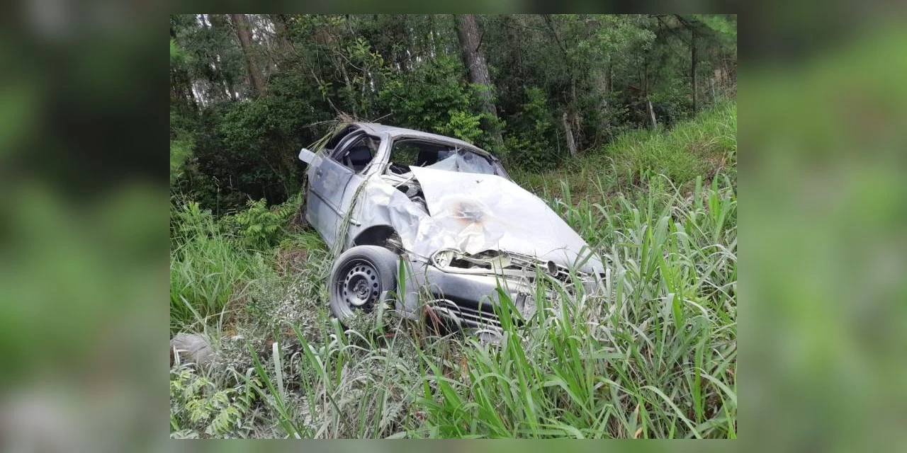 Jovens ficam gravemente feridos em acidente na BR-376