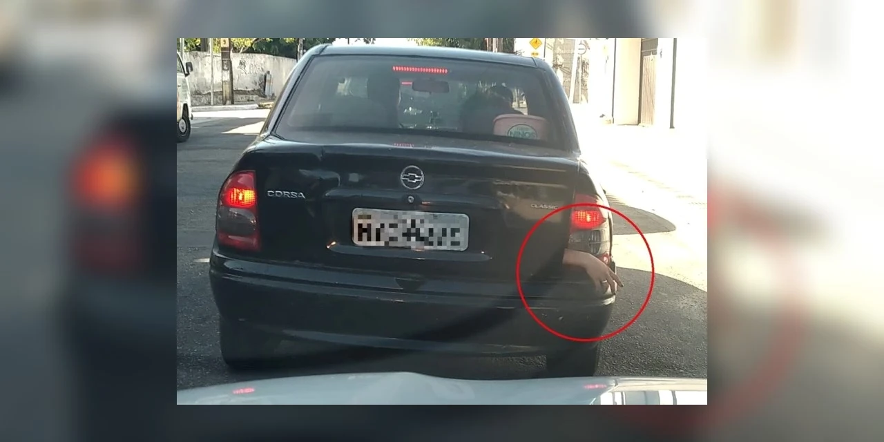 Flagra: Mulher é mantida refém em porta-malas de carro em Fortaleza