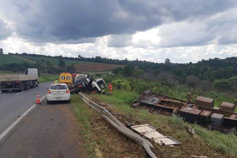 Caminhoneiro morre após acidente na BR-376, em Ponta Grossa