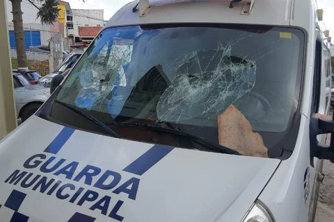 Agente fica ferido e viatura quebrada em abordagem da Guarda Municipal