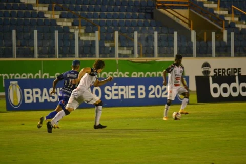 Operário vence confiança e se aproxima do G4