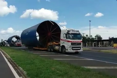 PRF realiza escolta de cargas indivisíveis no Paraná