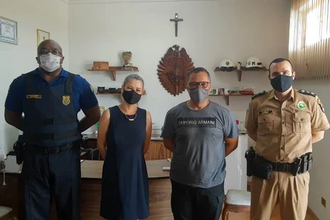 Secretária Tânia Sviercoski visita comando do 1º BPM