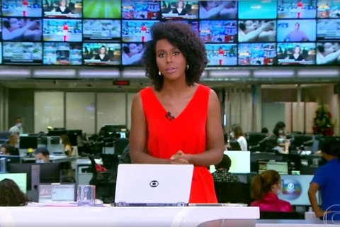 TVs exibem cenas quentes atrás de Maju Coutinho no Jornal Hoje; assista!