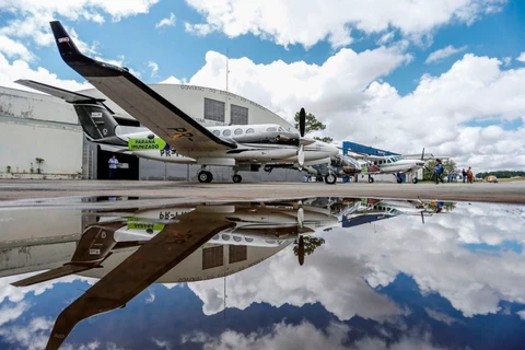Governo vai usar frota aérea para agilizar transporte da vacina no Paraná