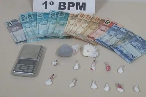 PM apreende cocaína e fecha ‘boca de fumo’ em Uvaranas