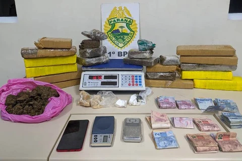 Mulher é presa com 12 Kg de maconha, crack, cocaína e haxixe em PG