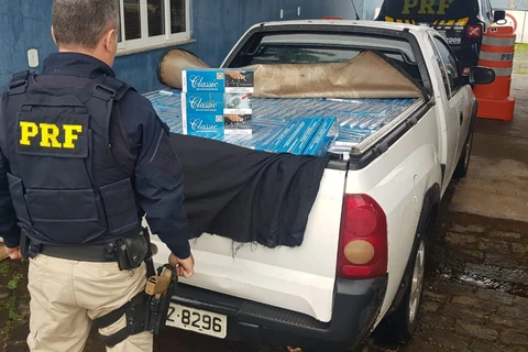 Camionete carregada com cigarros contrabandeados é apreendida em Tibagi