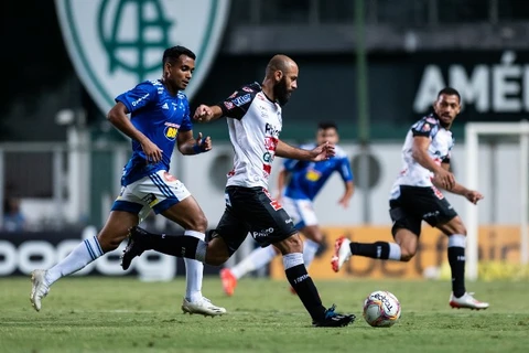 Juiz estraga o jogo e Operário perde para o Cruzeiro