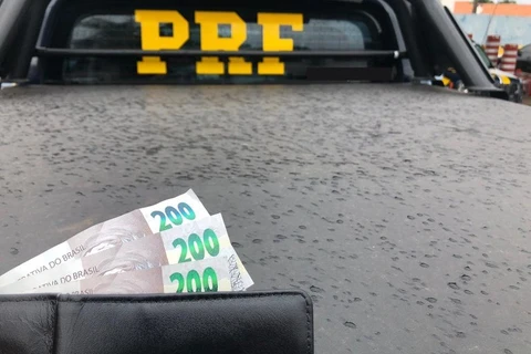 Motorista oferece R$ 200 para não ser multado e é preso pela PRF, em Ponta Grossa