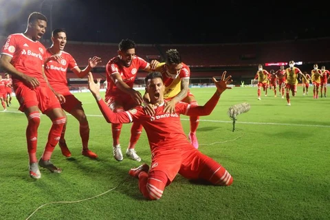 Inter goleia São Paulo no Morumbi e assume a liderança do Brasileirão