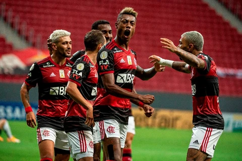 Mengão vence o Palmeiras e se mantém vivo na briga pelo título Brasileiro