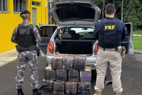 PM e PRF apreendem 220 quilos de maconha na BR-277