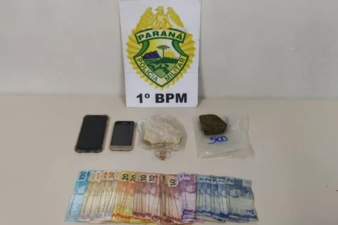 Homem é preso suspeito de vender drogas, no jardim Carvalho