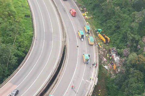 Acidente com ônibus deixa ao menos 12 mortos e varios feridos, em Guaratuba