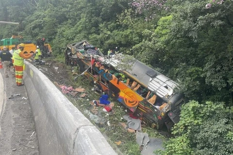 Sobe para 19 o número de mortos em acidente com ônibus, em Guaratuba