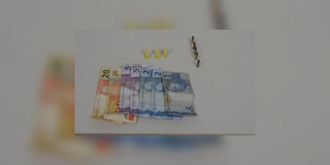 Jovem é apreendido com cocaína e munições em PG