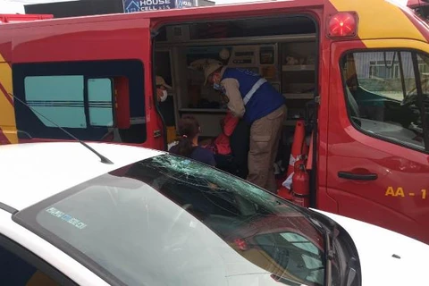 Siate atende jovem após colisão auto bicicleta na Vilela