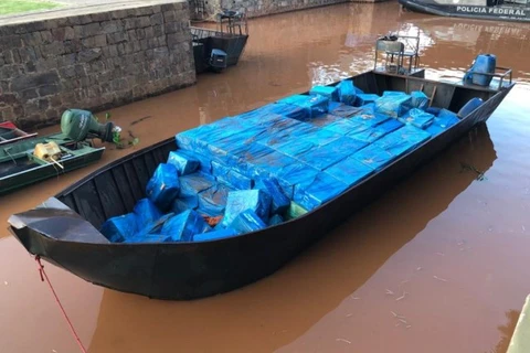 PF apreende aproximadamente 250 mil maços de cigarros contrabandeados no Paraná