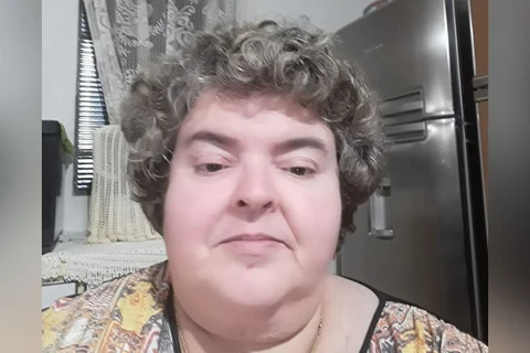 Familiares e alunos se despedem de professora que morreu vitima de covid