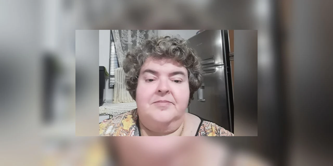 Familiares e alunos se despedem de professora que morreu vitima de covid