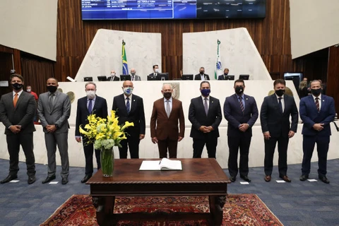 Nova mesa diretora é empossada na Assembleia Legislativa do Paraná