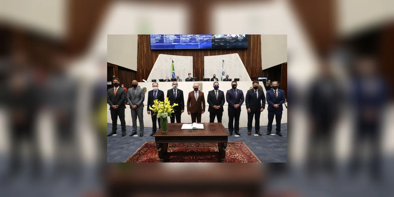 Nova mesa diretora é empossada na Assembleia Legislativa do Paraná