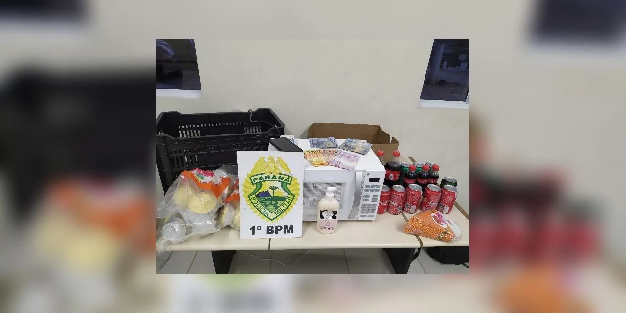 PM flagra suspeitos carregando objetos e frustra a ação criminosa