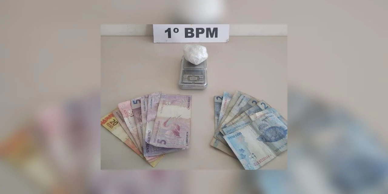 Abordagem a veiculo suspeito termina com indivíduos presos por trafico de drogas